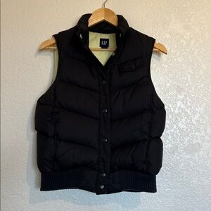 GAP Women’s Black Button Front Down Fill Puffer Vest - Small - Y2K